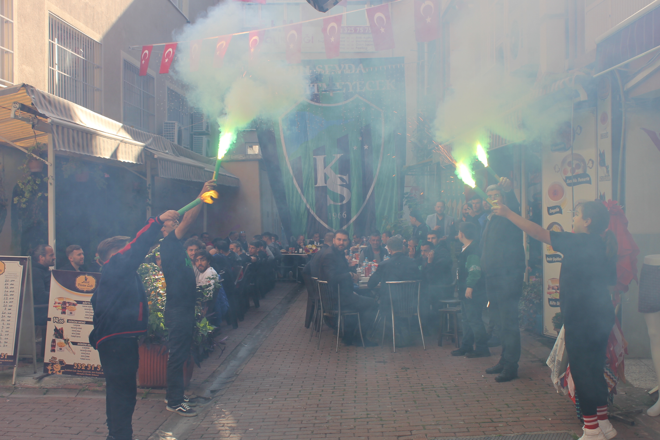 Çarşı Esnafımızın bizler için düzenlediği yemeğe katıldık.